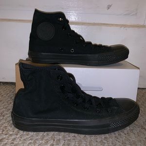 🖤🖤Black Converse High Tops🖤🖤